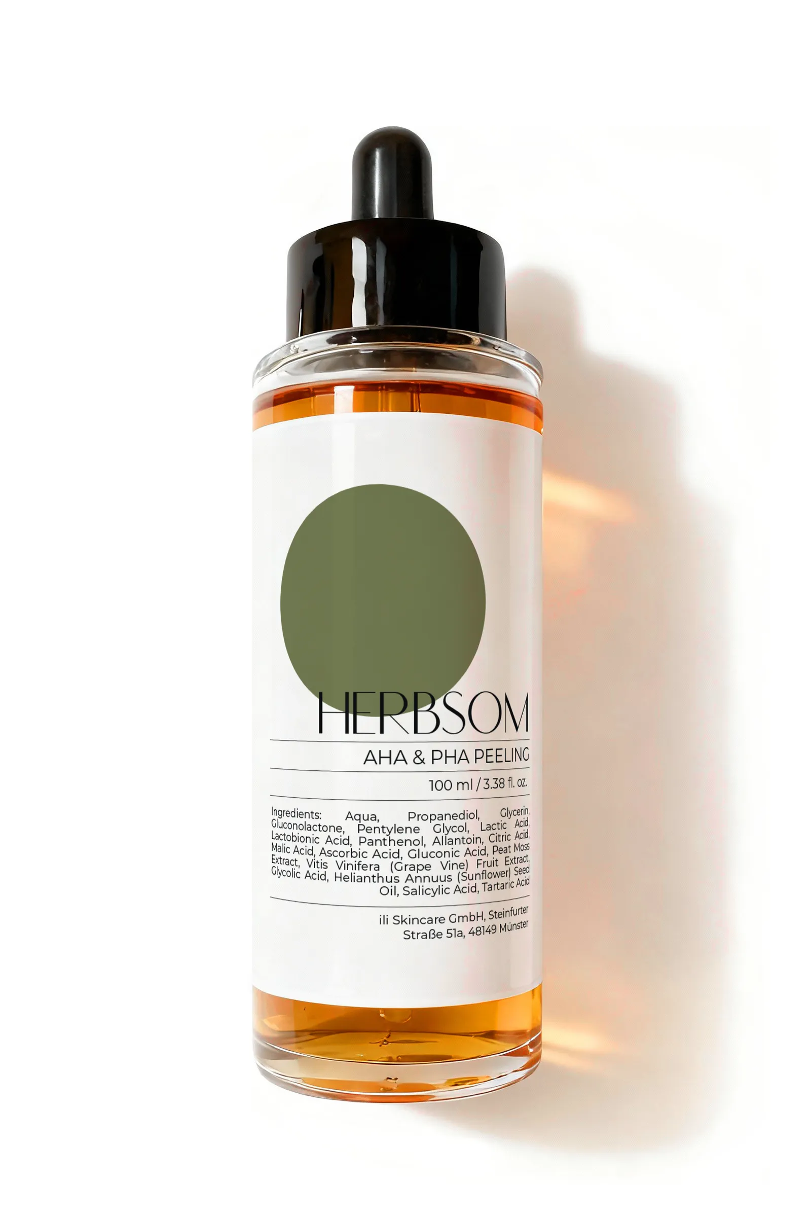 A peeling bottle product snapshot and clean shot with white background. (Nachher)